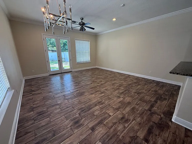 2618 E Central Blvd — Photo 2