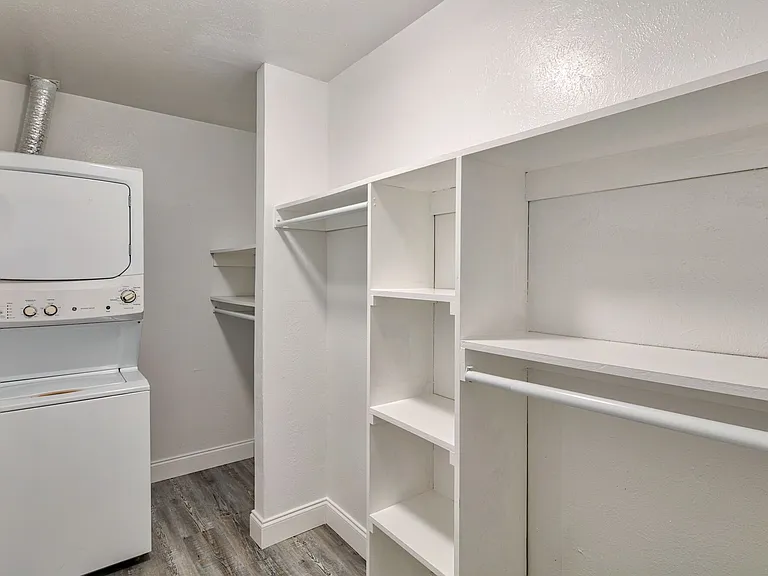 4700 King St — Photo 34