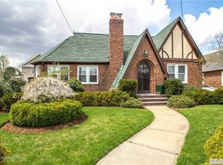 2404 Rockville Centre Pkwy, Oceanside, NY 11572
