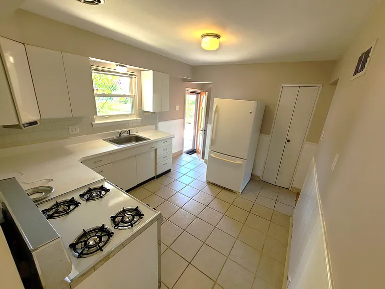 10409 Meath Dr — Photo 7