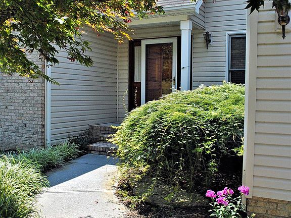 5th image of 902 North Dr