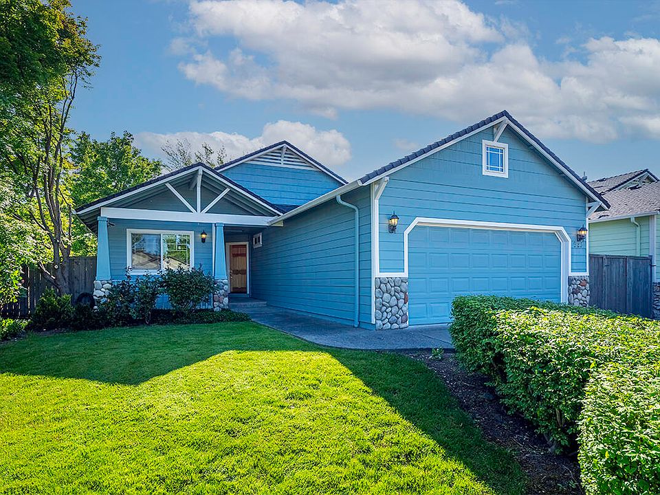 1st image of 923 Village Cir