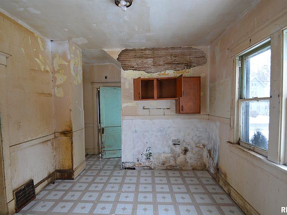 4th image of 2020 W Howett St