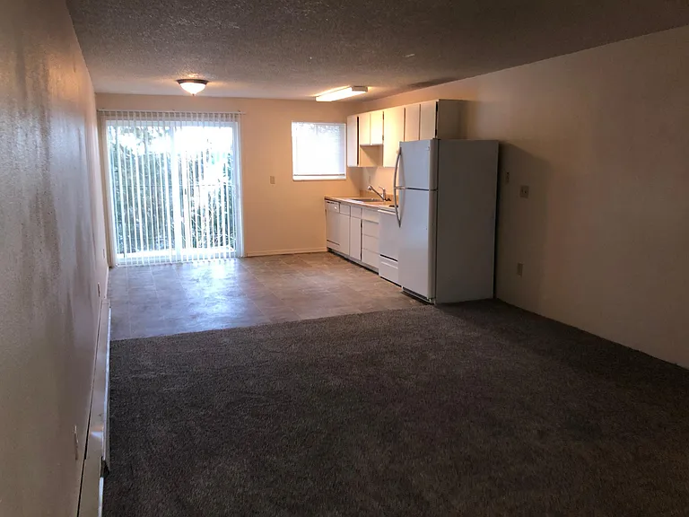 500 NE Maiden Ln #9 — Photo 3