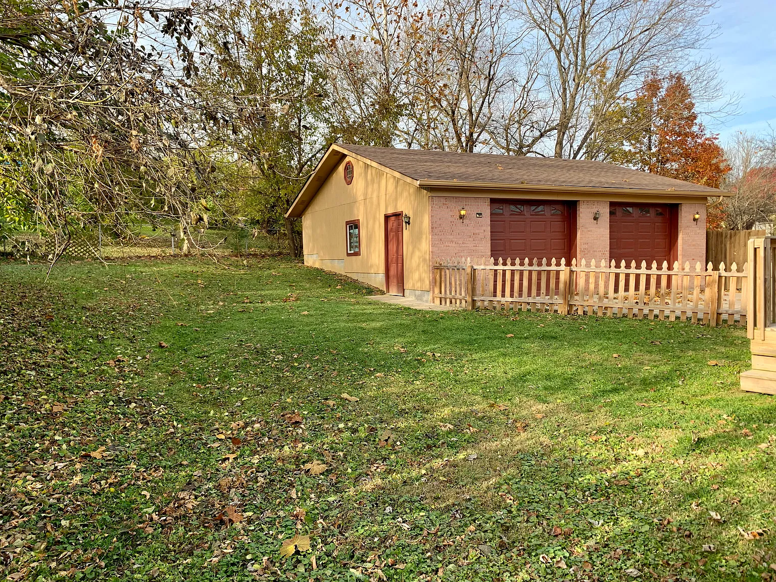 3 bed, 1050 sqft, $1,695 — Photo 2