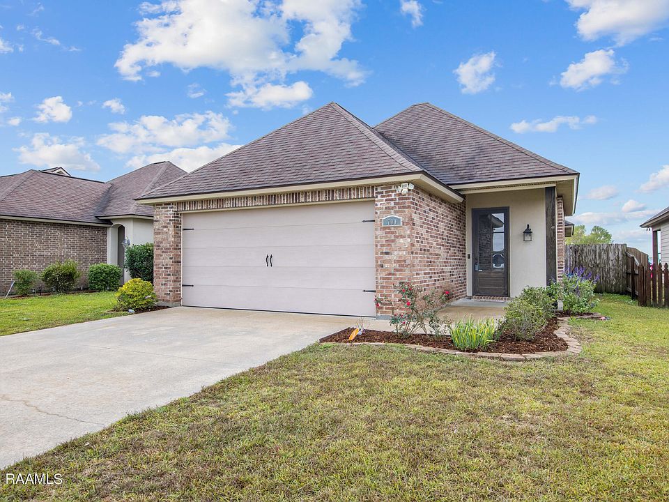 1st image of 700 Highland View Dr
