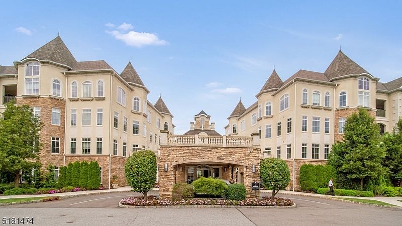 1st image of 203 Metzger Dr