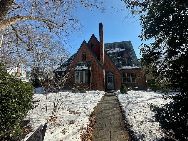 300 W Court St photo 1