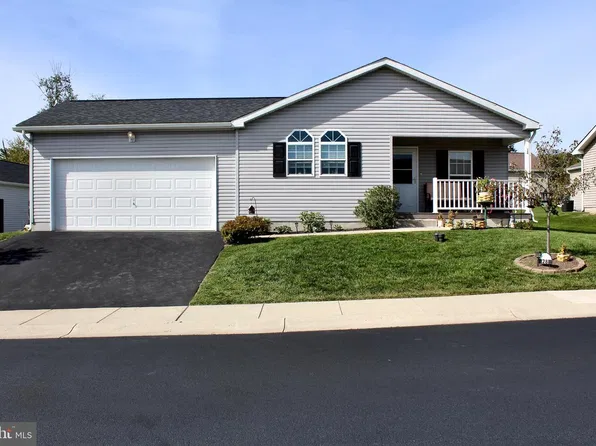 28 Dawn Dr, Douglassville, PA 19518