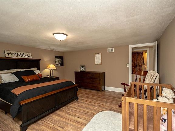 5th image of 626 S Walnut St