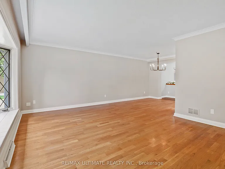 121 Elvaston Dr — Photo 5