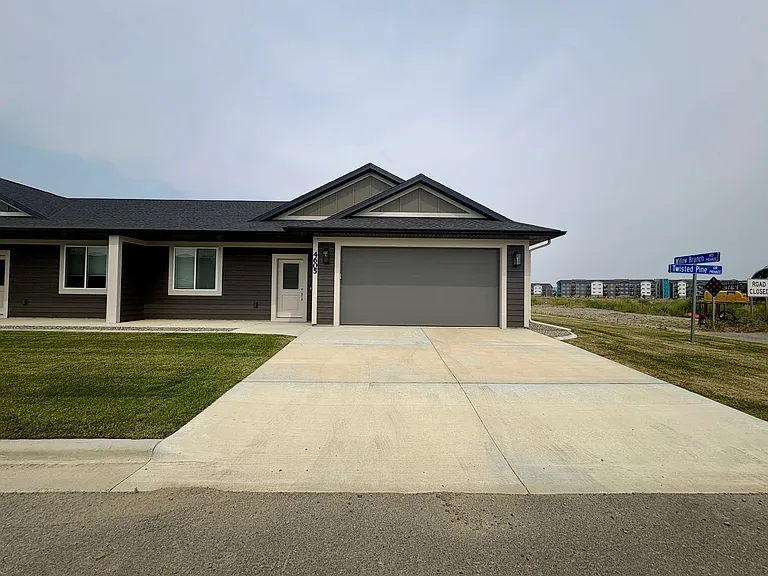 4605 Twisted Pine Dr — Photo 1