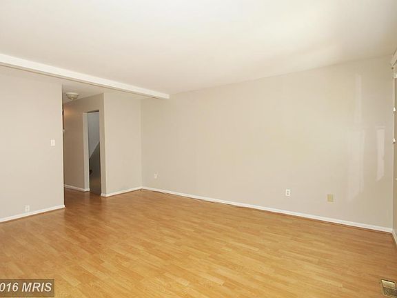 4th image of 4577 King Edward Ct