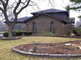 515 Crest Ave, Elk Grove Village, IL 60007