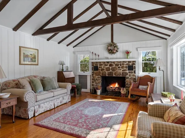 289 Pipe Stave Hollow Rd, Miller Place, NY 11764