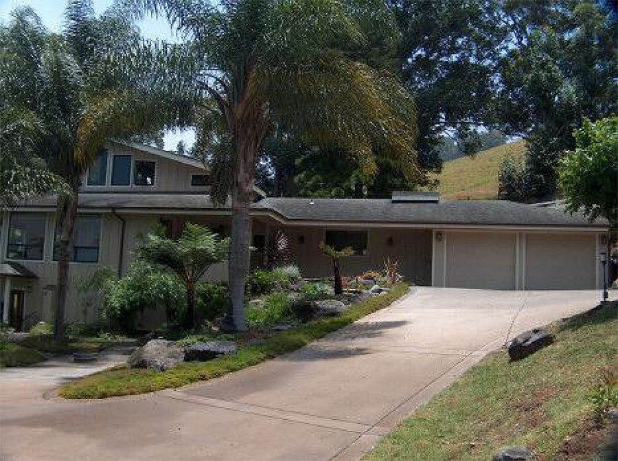 Driveway & Entrance