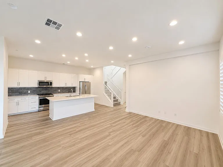 583 Townsend Way — Photo 7