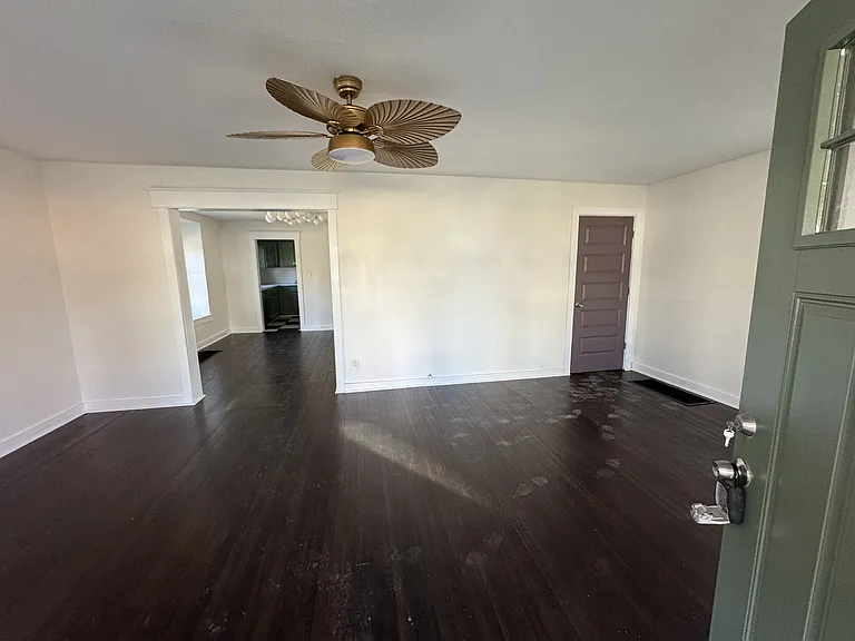 1329 Rowland Ave — Photo 11