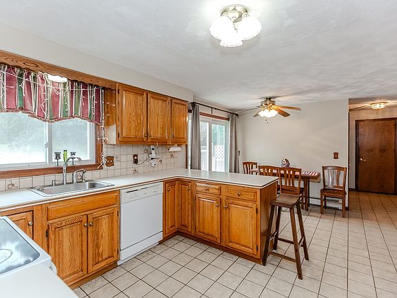 3rd image of 5 Spruce St