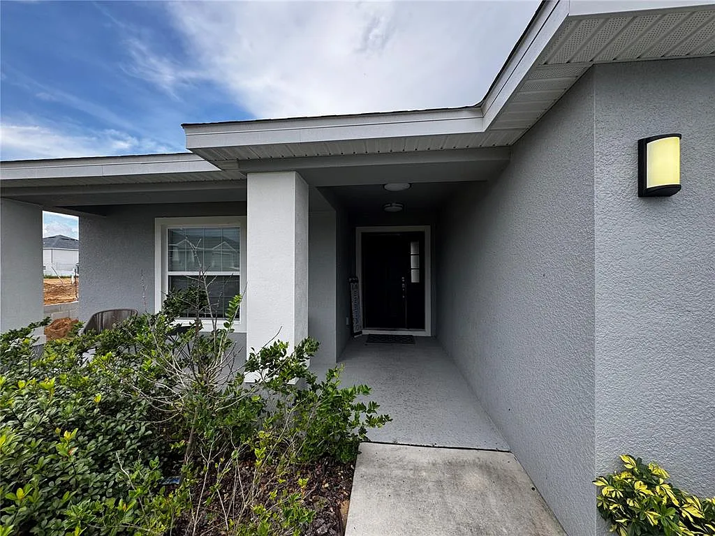 4 bed, 2.0 bath, 1855 sqft, $2,400 — Photo 2