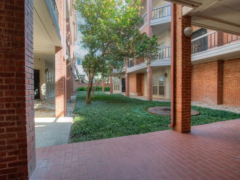 3200 Duval St #105 — Photo 21