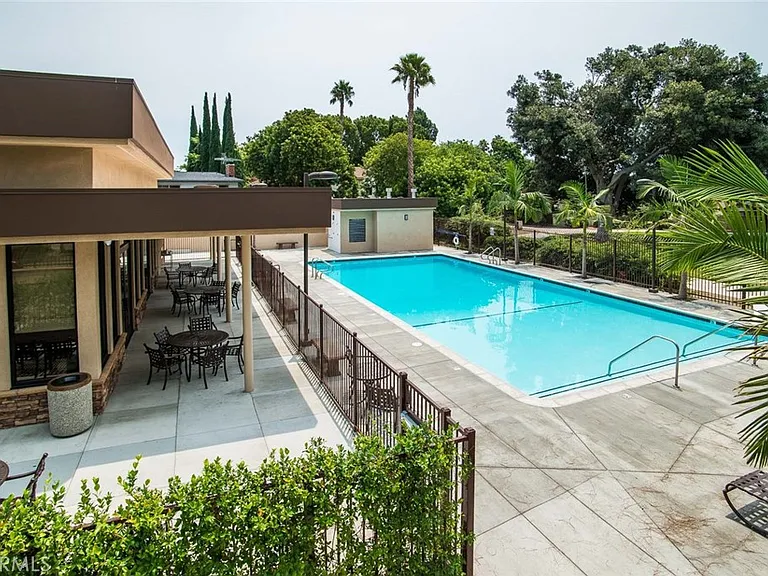 14781 Canterbury Ave — Photo 35