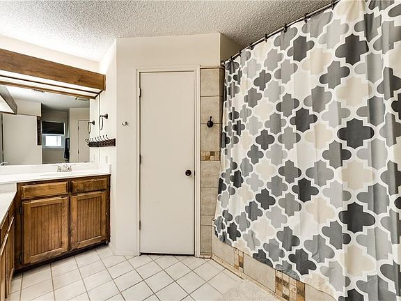 5th image of 742 Kensington Ln