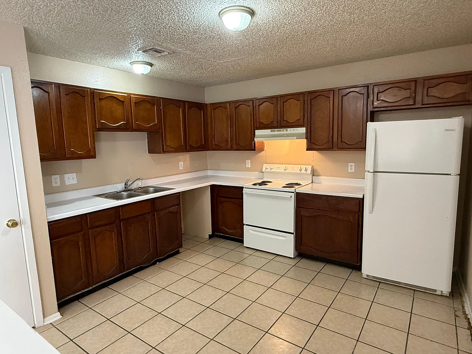 2 bed, 884 sqft, $990 — Photo 4