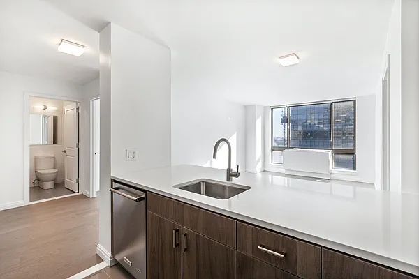 Rented by Greystar | media 28