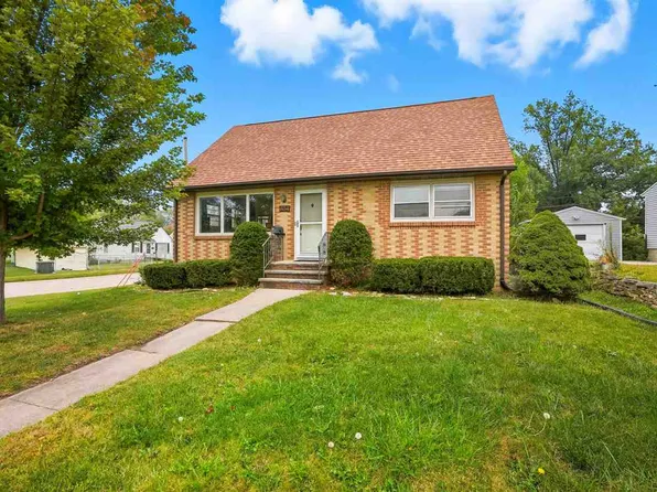 654 26th St SE, Cedar Rapids, IA 52403