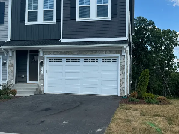 145 Leather Flower Dr, Lake Frederick, VA 22630