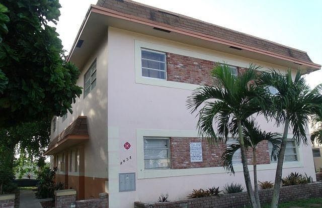 1st image of 2412 SW 42nd Ave APT 3A