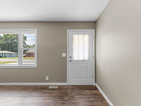 4th image of 837 Skelton Ave