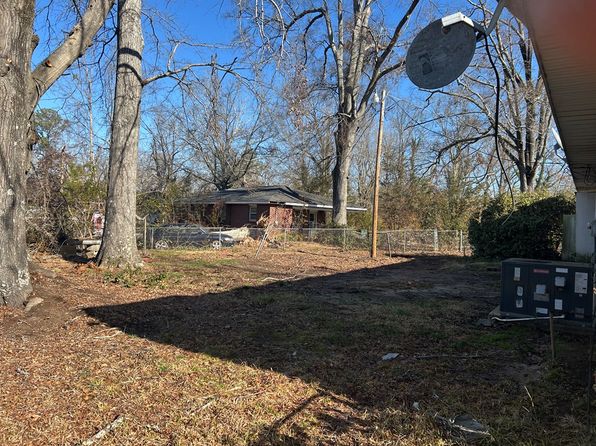 105 Chesterfield Ct, Greenwood, SC 29646