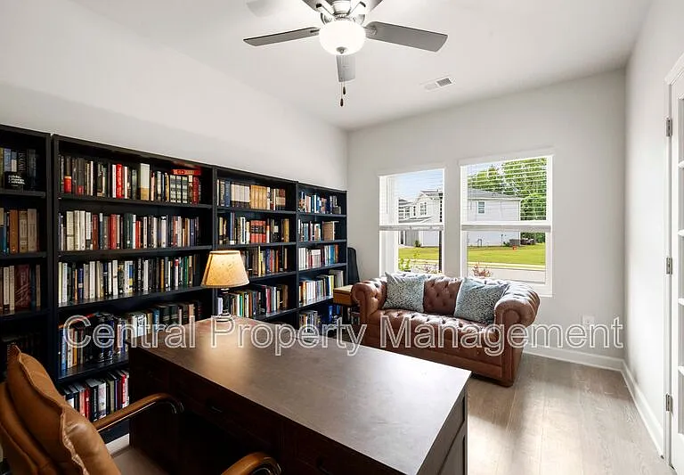 320 Lavinia Cir — Photo 7