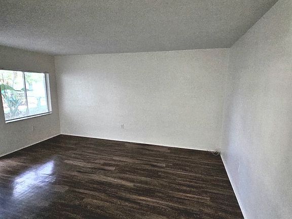 2nd image of 516 12th Ave NE APT 6