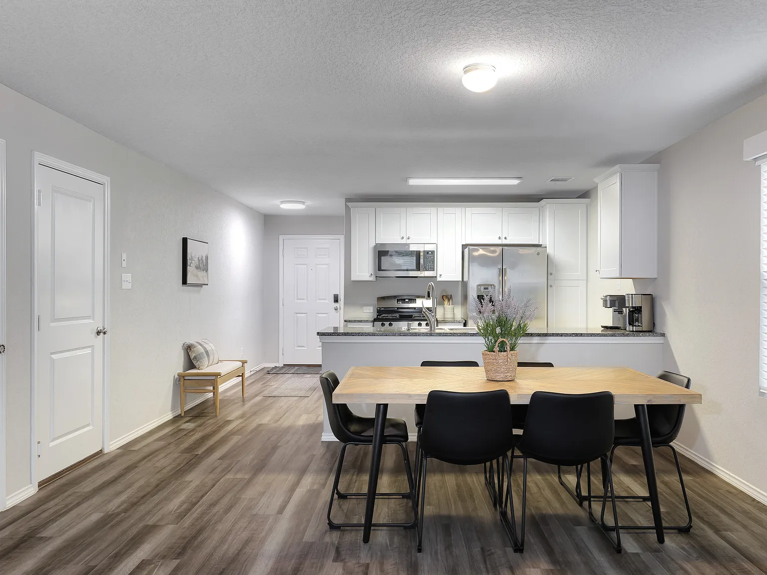 4 bed, 1874 sqft, $4,100 — Photo 4