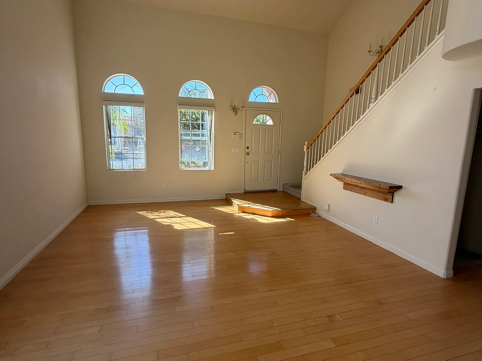 3 bed, 2.5 bath, 1734 sqft, $4,250 — Photo 3
