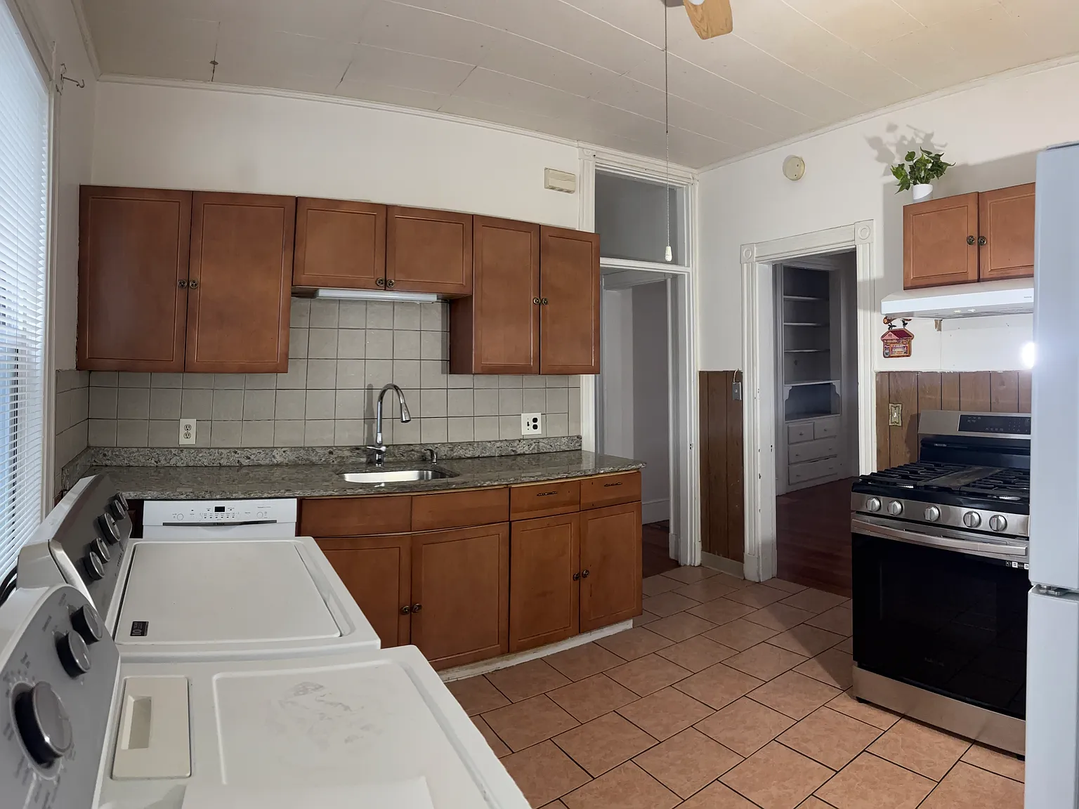 3 bed, 1150 sqft, $2,700 — Photo 4
