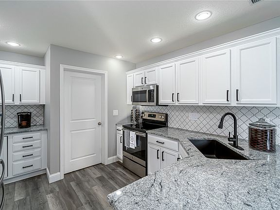 3rd image of 510 Meadow Ln