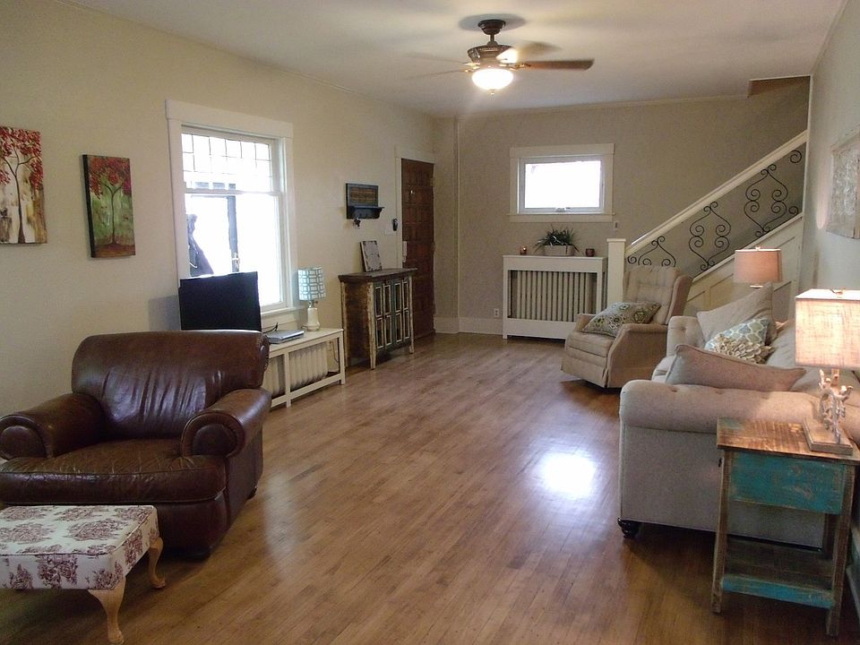 2nd image of 117 W. Cedar