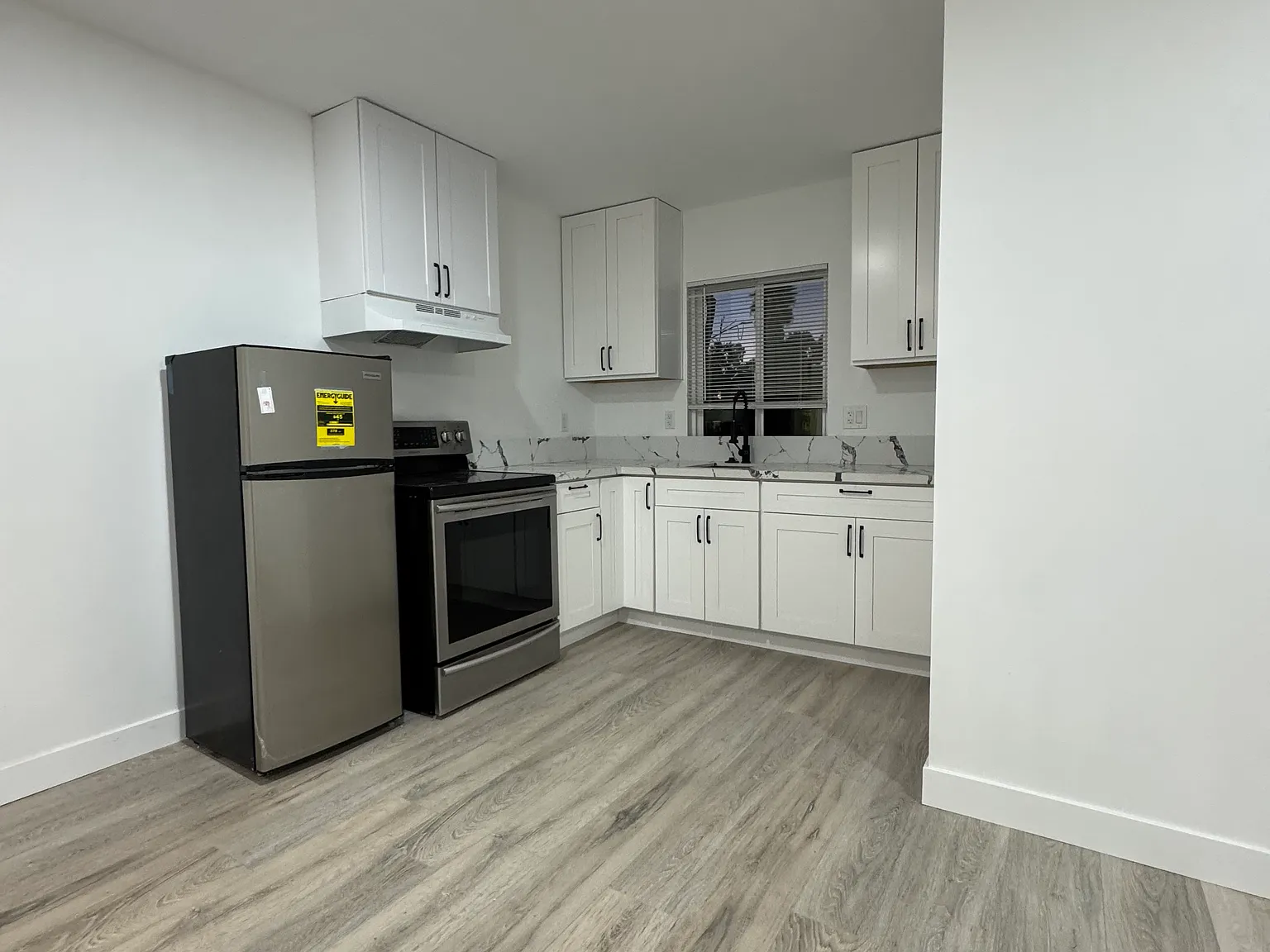 Studio, 450 sqft, $1,850 — Photo 2
