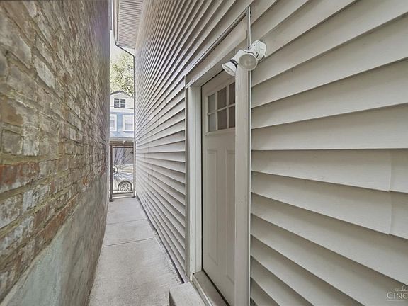 4th image of 118 Winkler St