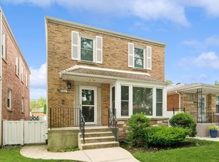 3139 W Jarvis Ave, Chicago, IL 60645
