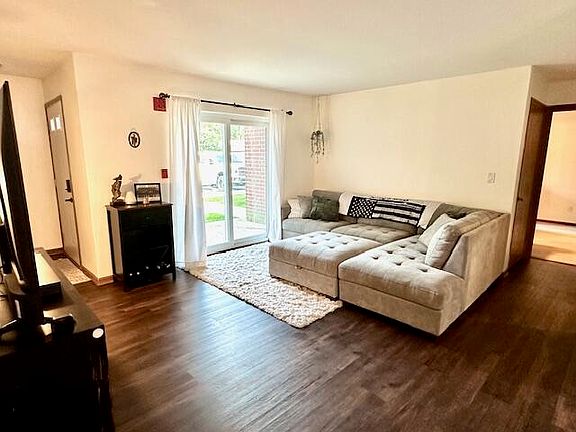 4th image of N110W17155 Ashbury Ln