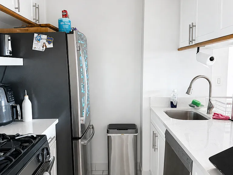 200 Rector Pl #11F — Photo 6
