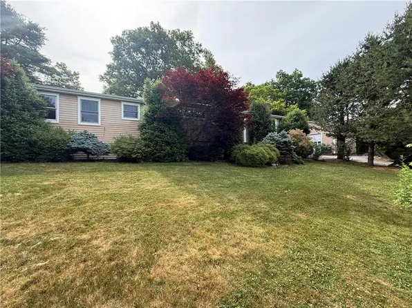 1 Edgewood Ave, Ashaway, RI 02804