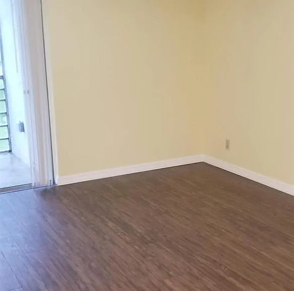 2000 Springdale Blvd #203 — Photo 3