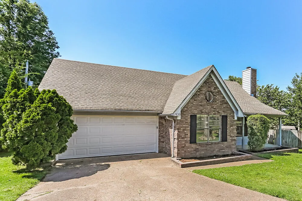 3 bed, 2.0 bath, 1447 sqft, $1,695 — Photo 3