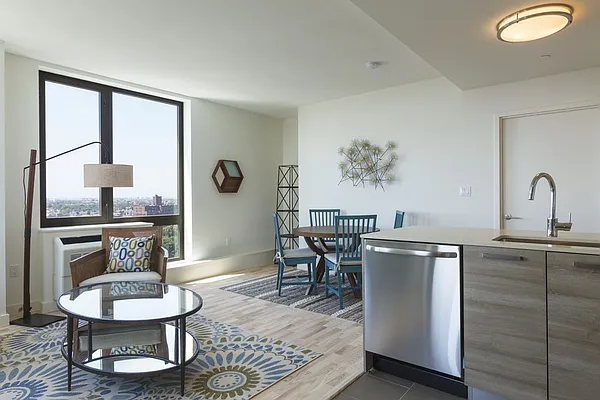 Rented by Lisa Management | media 10